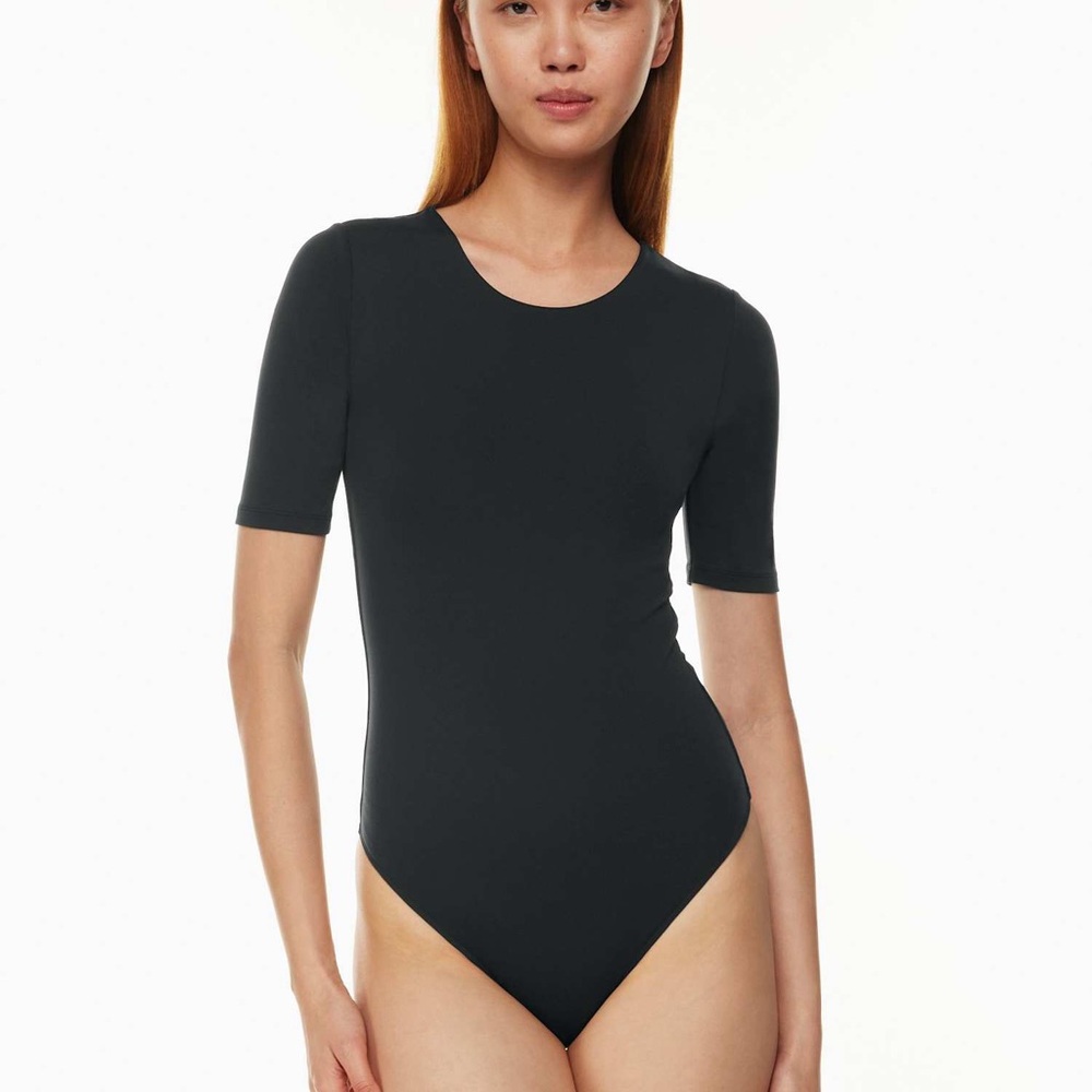 Babaton Contour Crew Halfsleeve Bodysuit